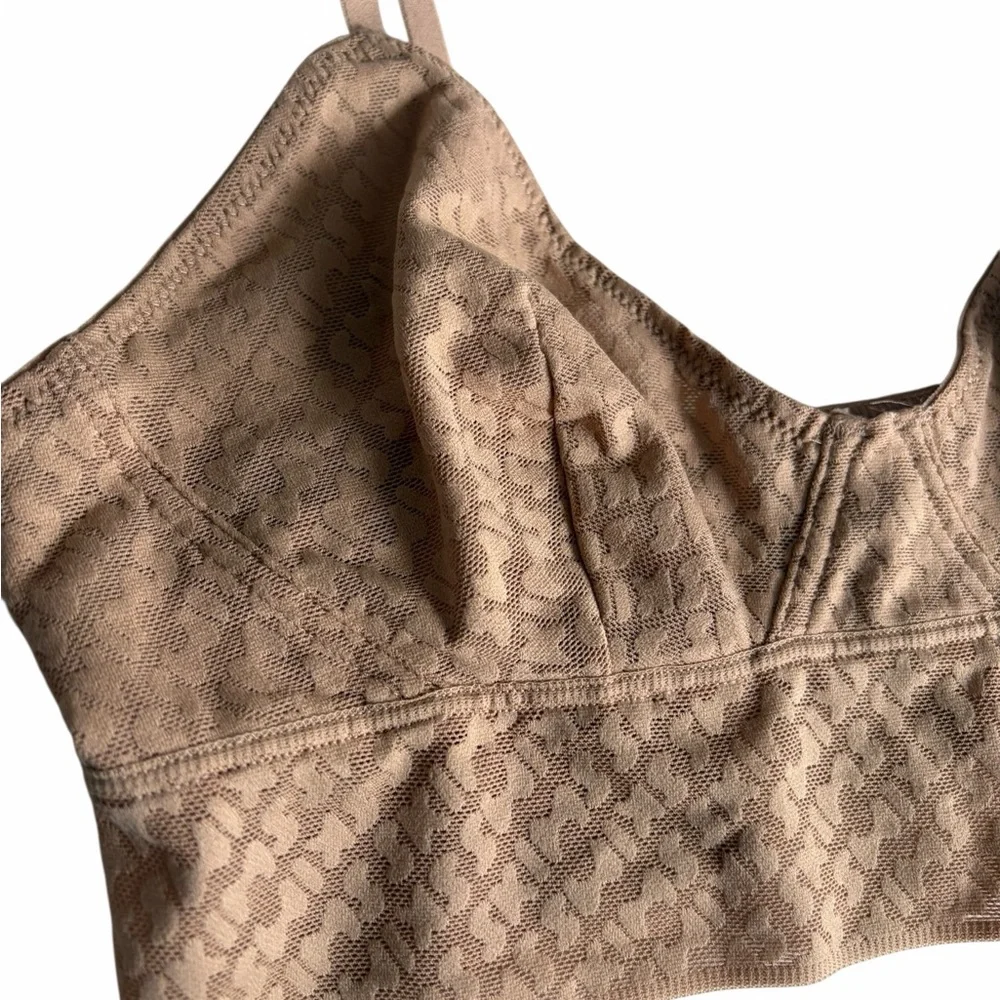 NWT SKIMS Clay Logo Mesh Triangle Bralette – Size M - Picture 4 of 9
